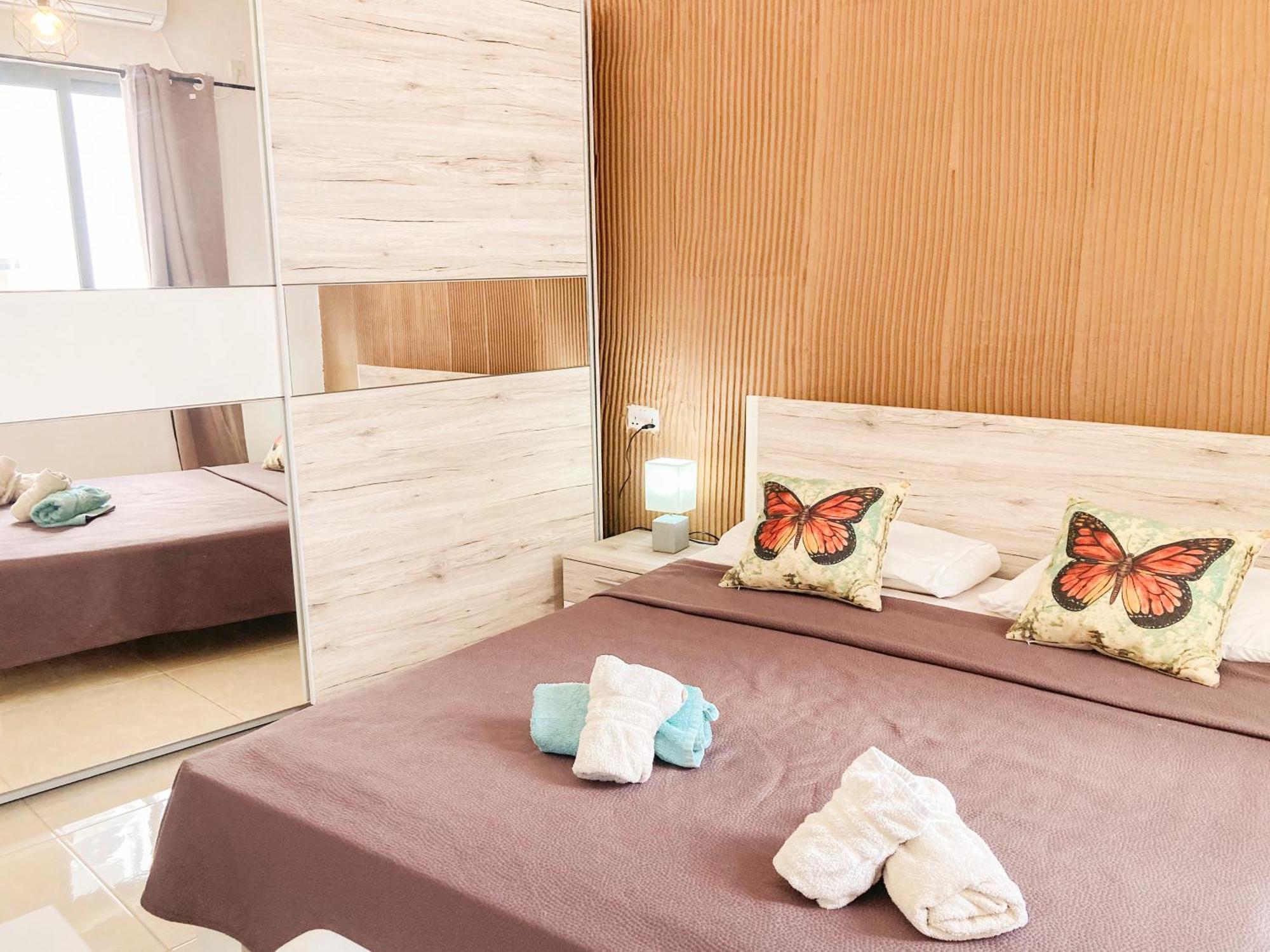 Xl Central Home - Sleeps 10 People Pieta Exterior photo