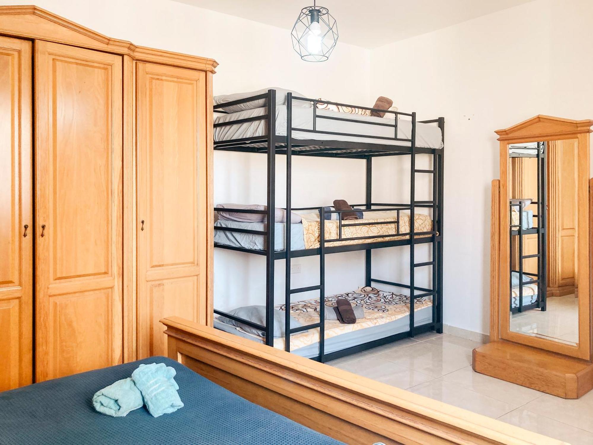 Xl Central Home - Sleeps 10 People Pieta Exterior photo