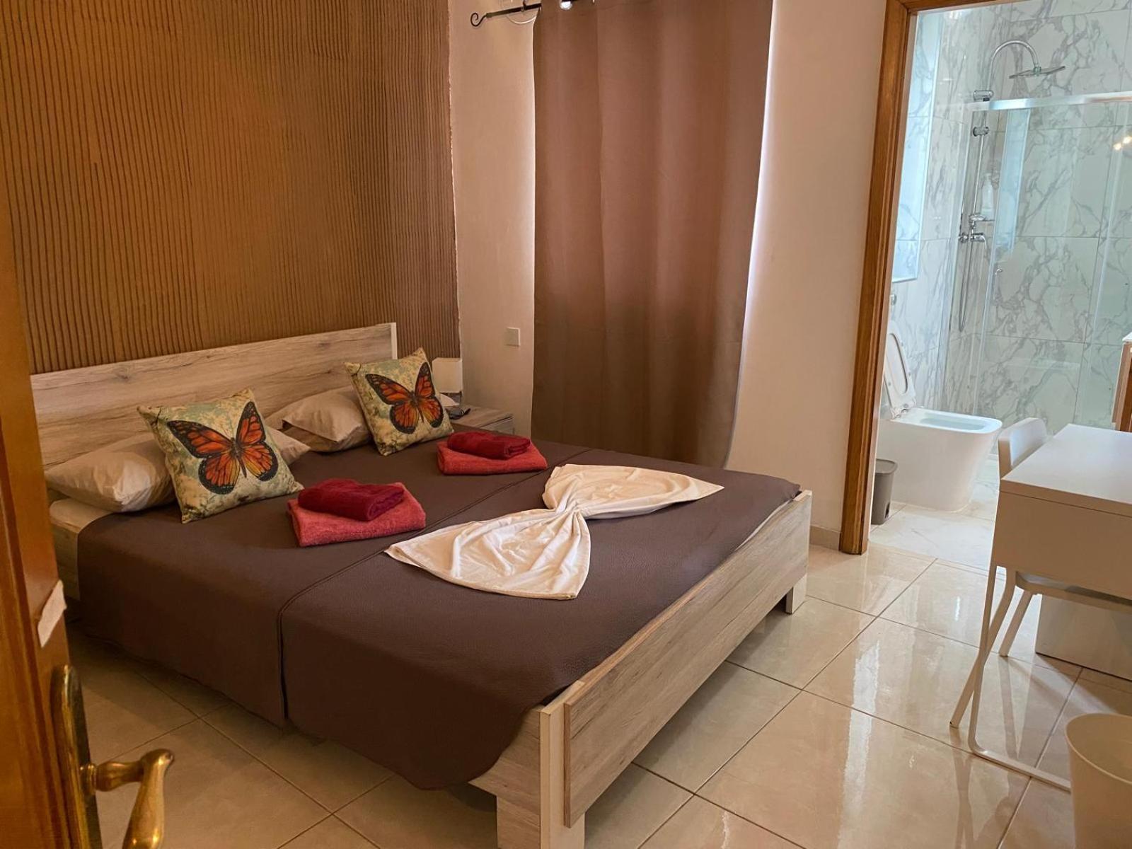 Xl Central Home - Sleeps 10 People Pieta Exterior photo