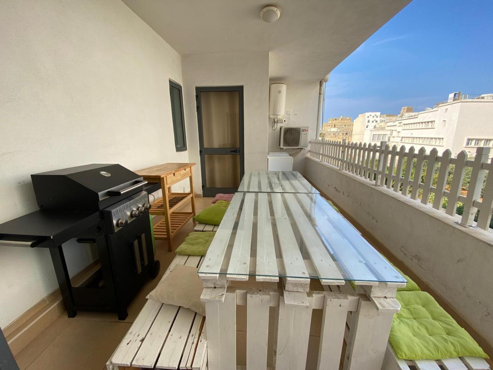 Xl Central Home - Sleeps 10 People Pieta Exterior photo